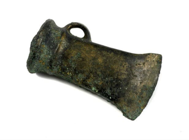Bronze axe from the Everthorpe Hoard